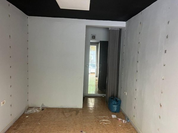 Tirane, jepet me qera ambjent biznesi Kati 0, 25 m² 700 € (Rruga e Kavajes)