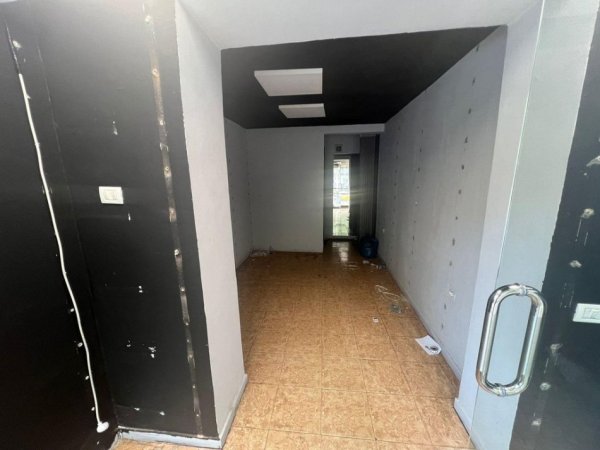 Tirane, jepet me qera ambjent biznesi Kati 0, 25 m² 700 € (Rruga e Kavajes)