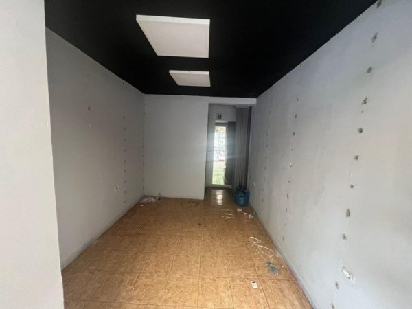 Tirane, jepet me qera ambjent biznesi Kati 0, 25 m² 700 € (Rruga e Kavajes)
