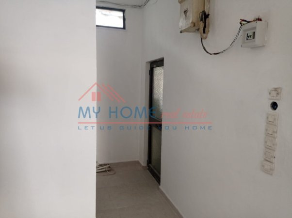 Tirane, jepet me qera ambjent biznesi Kati 0, 105 m² 800 € (Shkolla Partizani)