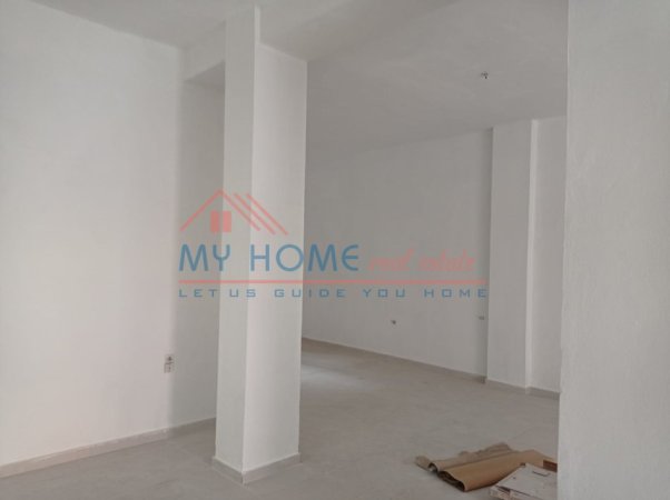 Tirane, jepet me qera ambjent biznesi Kati 0, 105 m² 800 € (Shkolla Partizani)