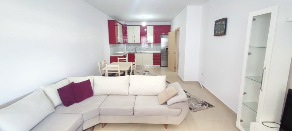 Tirane, jepet me qera apartament 3+1+Ballkon , 145 m² 750 € 