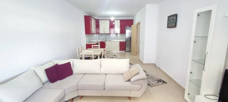 Tirane, jepet me qera apartament 3+1+Ballkon , 145 m² 750 € 