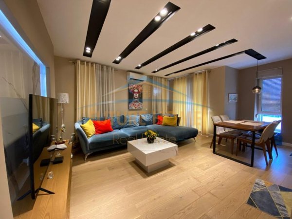 Tirane, jepet me qera apartament 2+1 Kati 4, 81 m² 800 € 