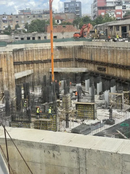 Tirane, shes apartament 2+1+Ballkon Kati 4, 115 m² (Rruga xhanfize keko)