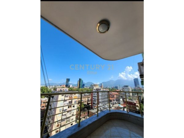 Tirane, jepet me qera apartament 2+1 Kati 7, 135 m² 800 € (pallatet Agimi)