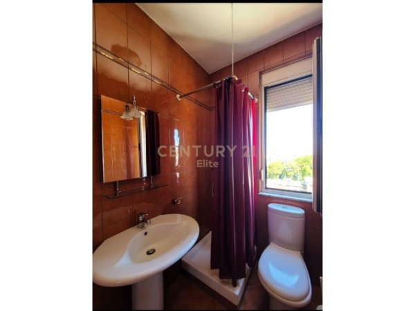 Tirane, jepet me qera apartament 2+1 Kati 7, 135 m² 800 € (pallatet Agimi)