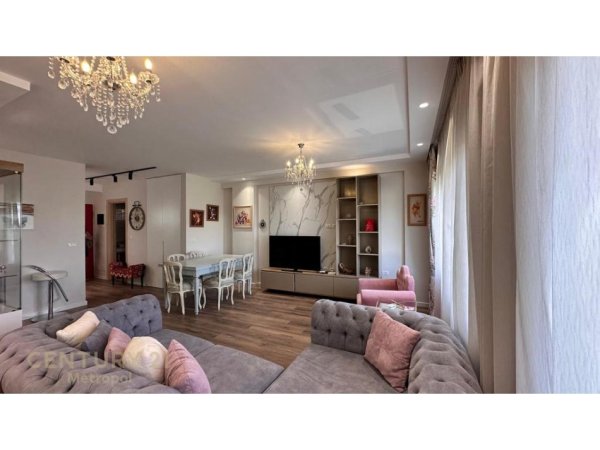 Tirane, jepet me qera apartament 2+1 Kati 1, 130 m² 850 € (KODRA E DIELLIT 2)
