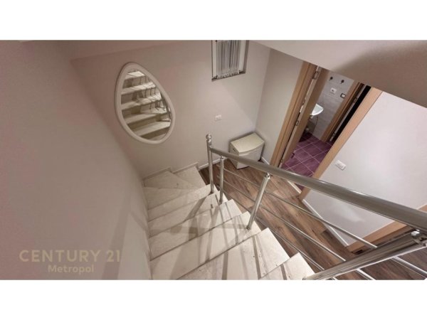 Tirane, jepet me qera apartament 2+1 Kati 1, 130 m² 850 € (KODRA E DIELLIT 2)
