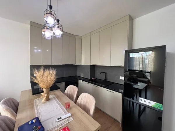 Tirane, jepet me qera apartament 1+1 Kati 3, 56 m² 500 € (Bulevardi i ri)