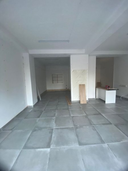 Tirane, jepet me qera ambjent biznesi Kati 0, 60 m² 700 € (rruga e kavajes)