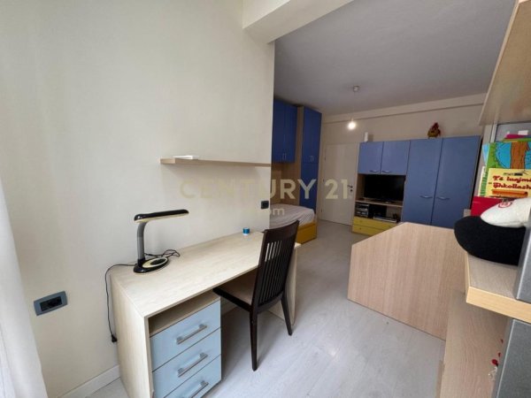 Tirane, jepet me qera apartament 2+1 Kati 5, 99 m² 1.000 € (KOMUNA E PARISIT)