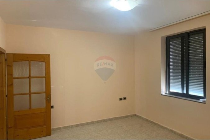 Tirane, jepet me qera apartament 2+1 Kati 0, 62 m² 400 € (sabaudin gabrani)