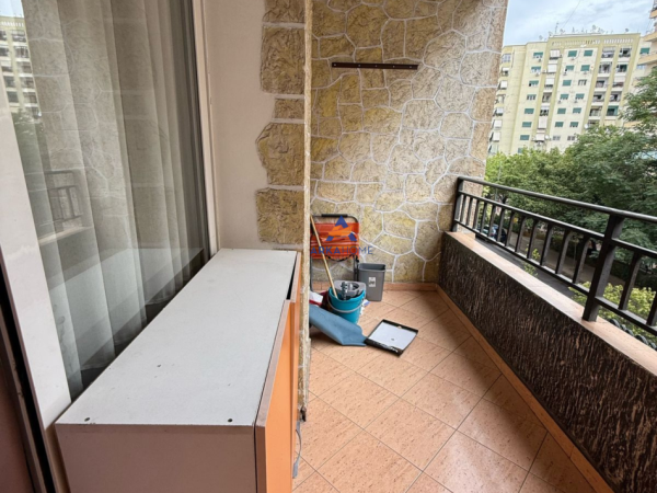 Tirane, jepet me qera apartament 2+1+Ballkon Kati 2, 91 m² 700 € (PRANE LULISHTES,KOMUNA E PARISIT)