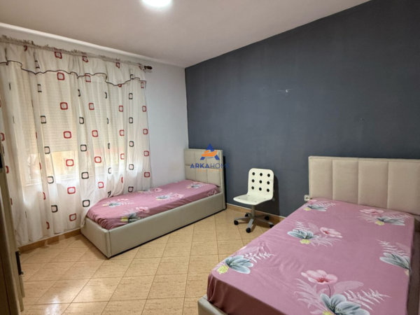 Tirane, jepet me qera apartament 2+1+Ballkon Kati 2, 91 m² 700 € (PRANE LULISHTES,KOMUNA E PARISIT)