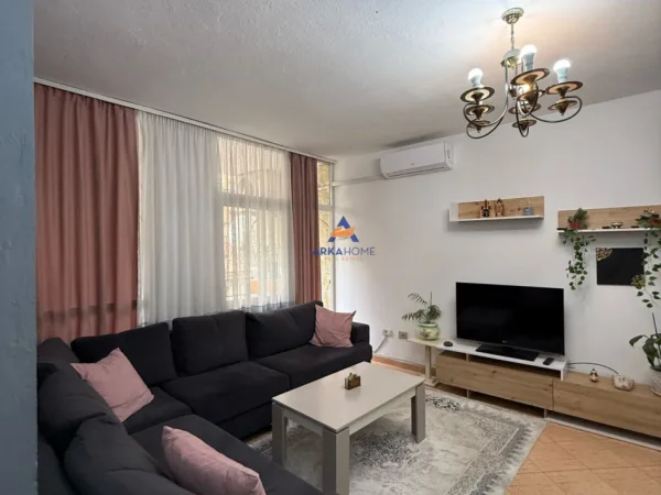Tirane, jepet me qera apartament 2+1+Ballkon Kati 2, 91 m² 700 € (PRANE LULISHTES,KOMUNA E PARISIT)