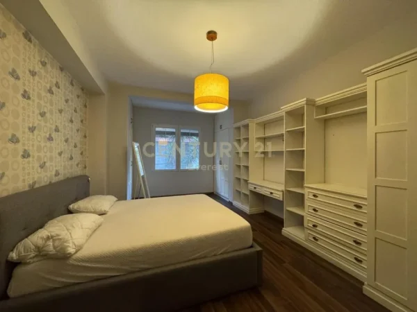 Tirane, jepet me qera apartament 1+1 Kati 1, 80 m² 500 € 