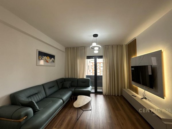 Tirane, jepet me qera apartament 2+1 Kati 5, 92 m² 700 € (Oasis Rezidence)