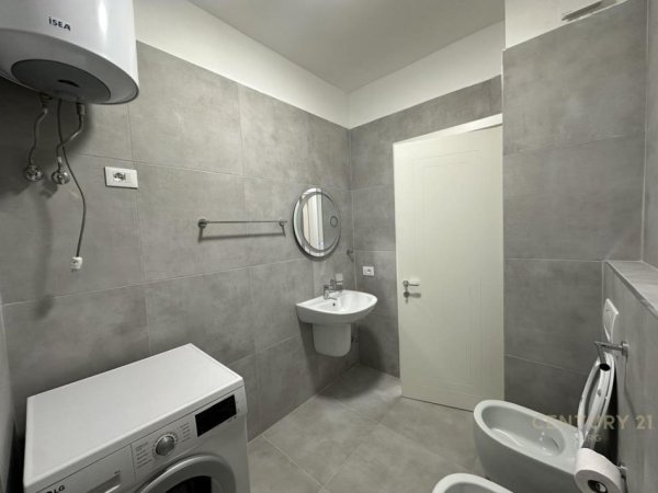 Tirane, jepet me qera apartament 2+1 Kati 5, 92 m² 700 € (Oasis Rezidence)