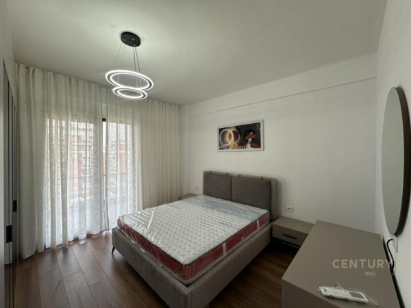 Tirane, jepet me qera apartament 2+1 Kati 5, 92 m² 700 € (Oasis Rezidence)