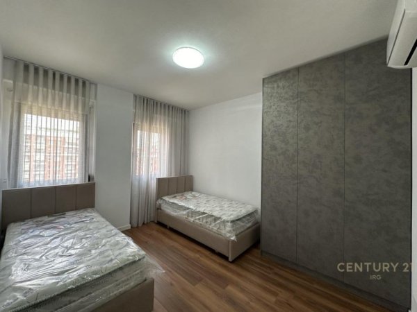 Tirane, jepet me qera apartament 2+1 Kati 5, 92 m² 700 € (Oasis Rezidence)