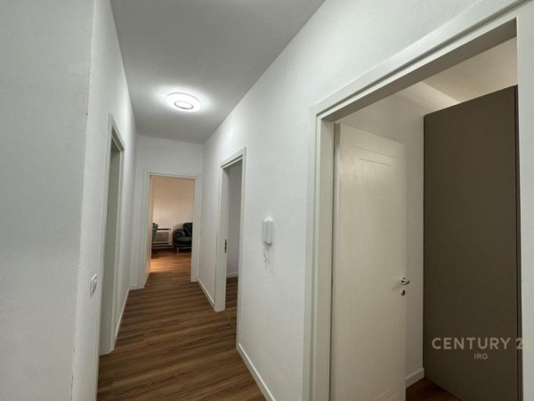 Tirane, jepet me qera apartament 2+1 Kati 5, 92 m² 700 € (Oasis Rezidence)