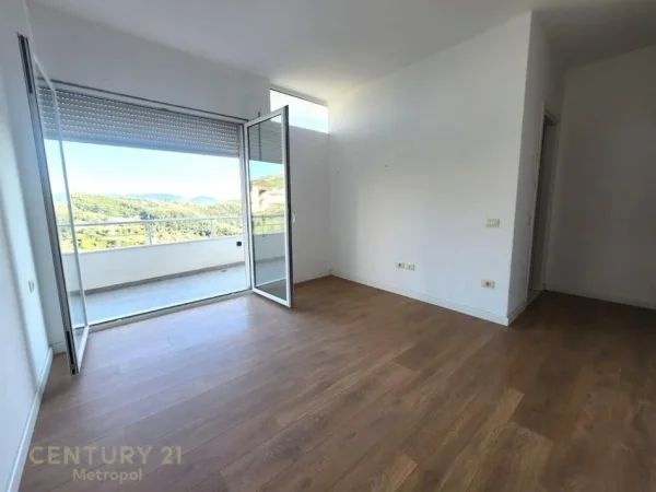 Tirane, shitet apartament 2+1 Kati 1, 145 m² 130.000 € (Prane 2 luaneve)