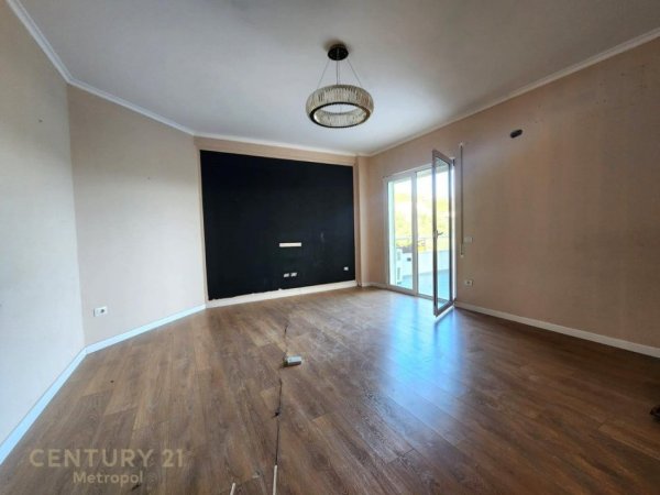 Tirane, shitet apartament 2+1 Kati 1, 145 m² 130.000 € (Prane 2 luaneve)