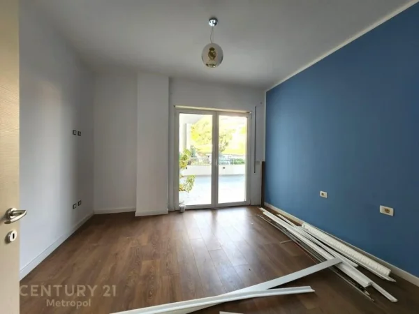 Tirane, shitet apartament 2+1 Kati 1, 145 m² 130.000 € (Prane 2 luaneve)