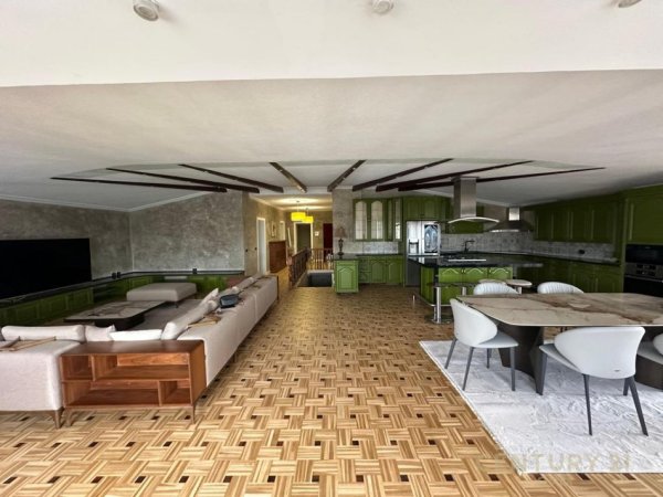 Tirane, jepet me qera apartament 3+1 Kati 7, 330 m² 2.500 € (pranë Lake View)