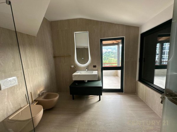 Tirane, jepet me qera apartament 3+1 Kati 7, 330 m² 2.500 € (pranë Lake View)