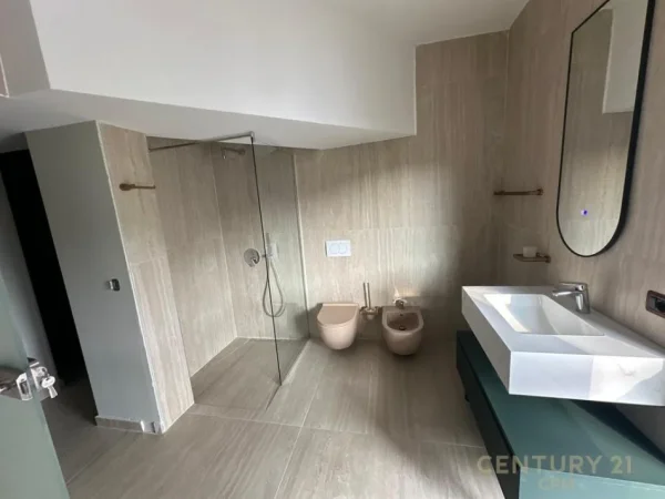 Tirane, jepet me qera apartament 3+1 Kati 7, 330 m² 2.500 € (pranë Lake View)