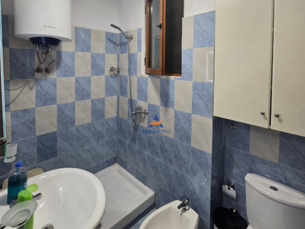 Tirane, jepet me qera apartament 2+1+Ballkon Kati 7, 70 m² 550 € (QENDRA CONDOR,5 MAJI)
