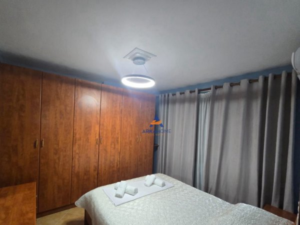 Tirane, jepet me qera apartament 2+1+Ballkon Kati 7, 70 m² 550 € (QENDRA CONDOR,5 MAJI)