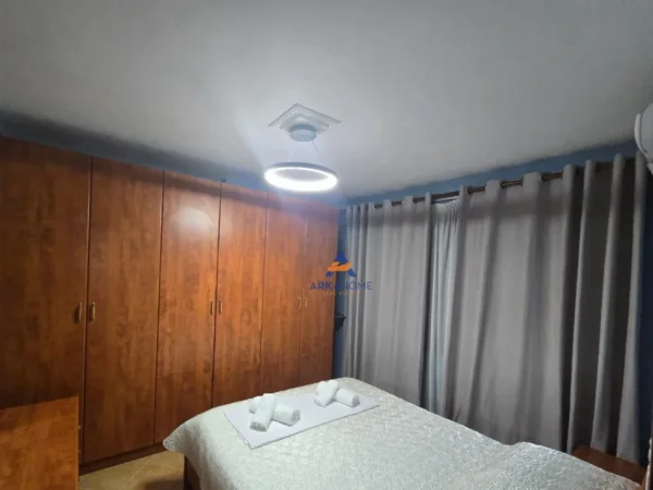 Tirane, jepet me qera apartament 2+1+Ballkon Kati 7, 70 m² 550 € (QENDRA CONDOR,5 MAJI)