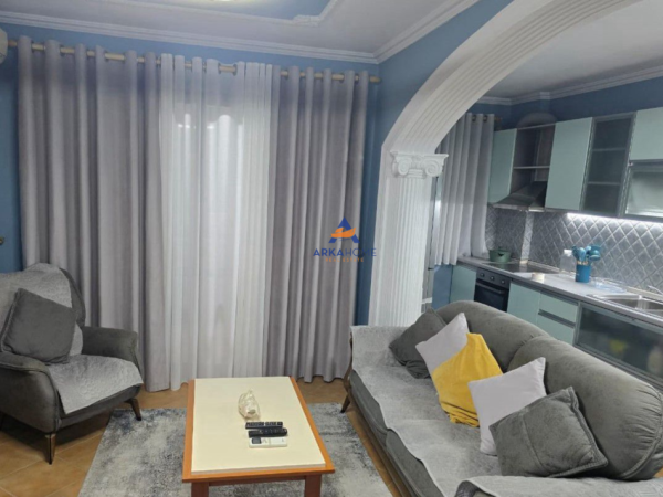 Tirane, jepet me qera apartament 2+1+Ballkon Kati 7, 70 m² 550 € (QENDRA CONDOR,5 MAJI)