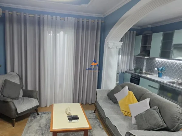 Tirane, jepet me qera apartament 2+1+Ballkon Kati 7, 70 m² 550 € (QENDRA CONDOR,5 MAJI)