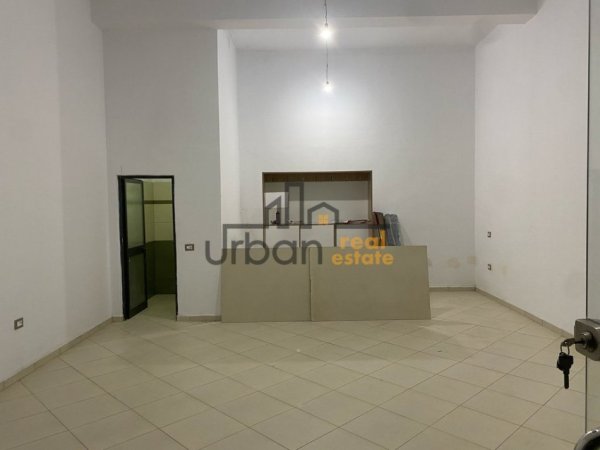 Tirane, shitet dyqan Kati 0, 55 m² 165.000 € (Pallati Sinos)