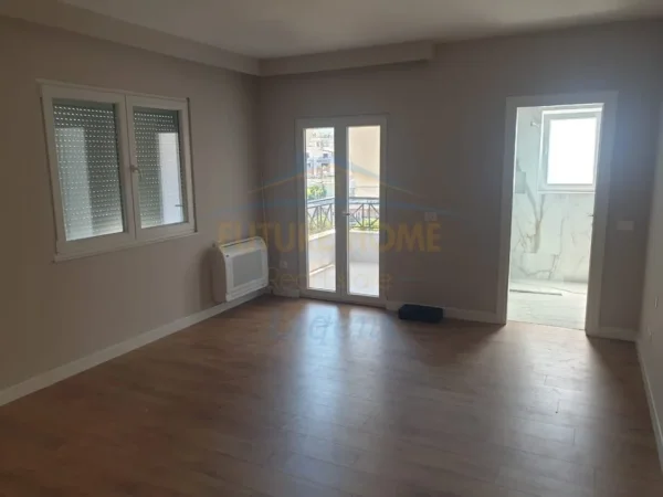 Tirane, jepet me qera ambjent biznesi Kati 7, 124 m² 2.000 € 