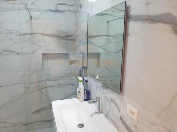 Tirane, jepet me qera ambjent biznesi Kati 7, 124 m² 2.000 € 