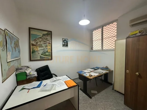 Tirane, shitet ambjent biznesi Kati 0, 19 m² (Myslym Shyri , Tiranë)