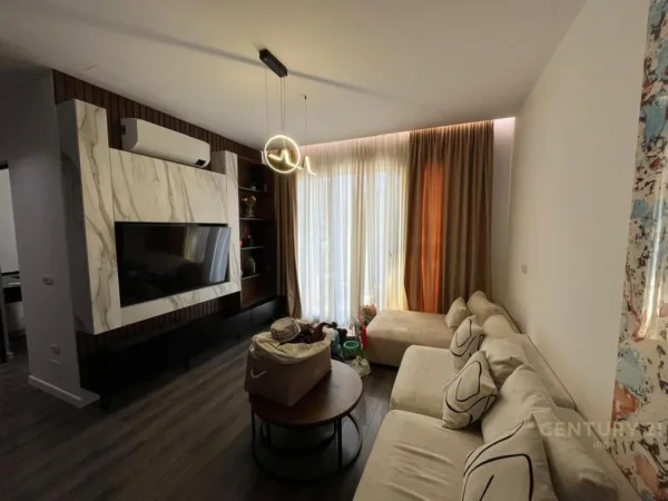 Tirane, jepet me qera apartament 1+1 , 74 m² 600 € (IRG117743)