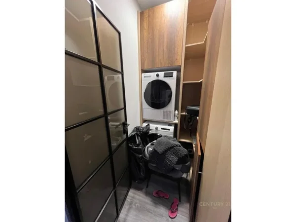 Tirane, jepet me qera apartament 1+1 , 74 m² 600 € (IRG117743)