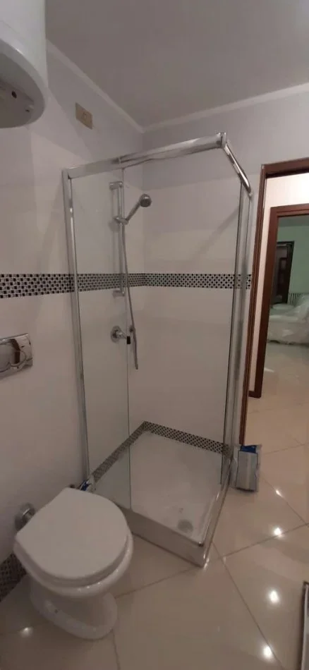 Tirane, jepet me qera apartament 1+1 Kati 3, 80 m² 460 € (Rruga''Dibres")