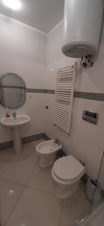 Tirane, jepet me qera apartament 1+1 Kati 3, 80 m² 460 € (Rruga&#039;&#039;Dibres&quot;)