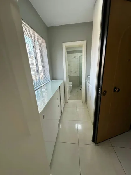 jepet me qera apartament 3+1 Kati 4, 90 m² 810 € (Rruga"Barrikadave")