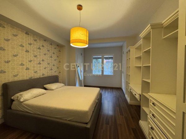 Tirane, jepet me qera apartament 1+1+Ballkon Kati 3, 65 m² 500 € (Rruga Bardhyl)