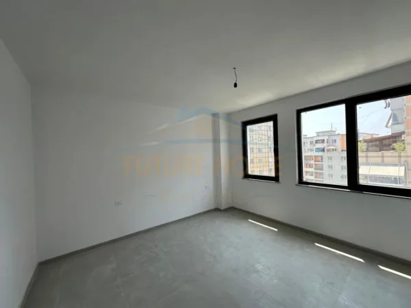Tirane, shitet apartament 1+1 Kati 7, 69 m² 103.320 € (Unaza e Re, Tiranë, rruga Loni Ligori)