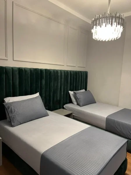Tirane, jepet me qera apartament 2+1 Kati 3, 120 m² 1.200 € (Secret Garden Residence)