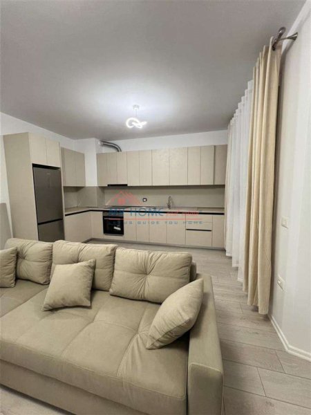 Tirane, jepet me qera apartament 2+1+Ballkon Kati 9, 100 m² 600 € (Urnaza e re)